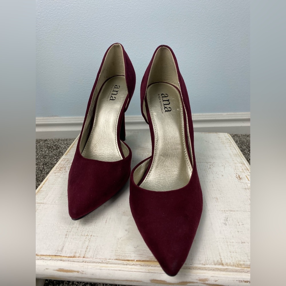 A.N.A Maroon Suede Pointed Toe Side Cutout Pumps Heels size 7